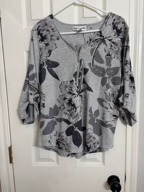 Cathy Daniels Gray Floral Zip-Front Dolman Top